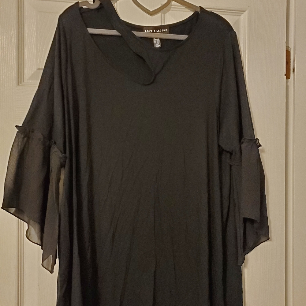 Gorgeous open shoulder blouse